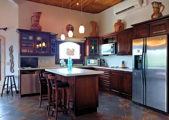 Penthouse With Pacific Sunset Views - Flamingo Rose Vista